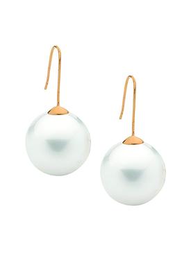 Ball earrings in white shell based pearls in yellow